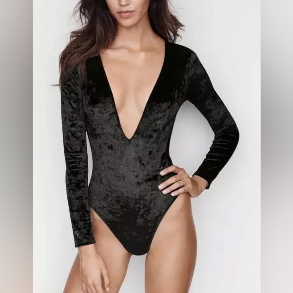 Velvet key hole bodysuit